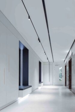 Projector L2 - Image 2