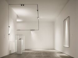 Projector  R1 - Image 2